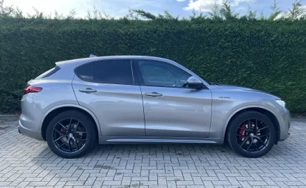 Car image 4