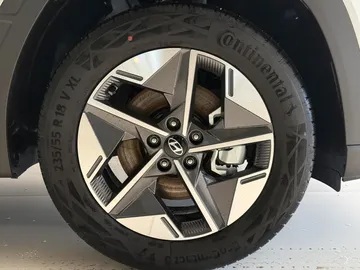 Car image 27