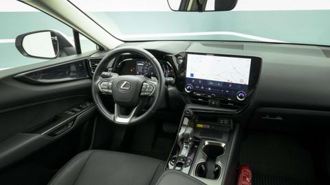 Car image 14