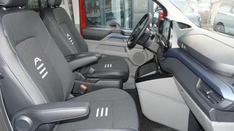 Car image 12