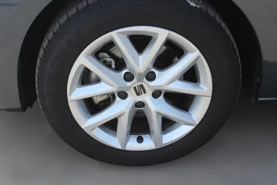 Car image 25