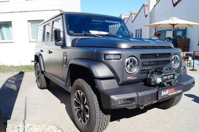 Car image 4