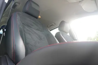 Car image 25