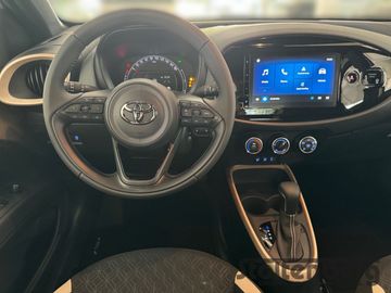 Car image 14