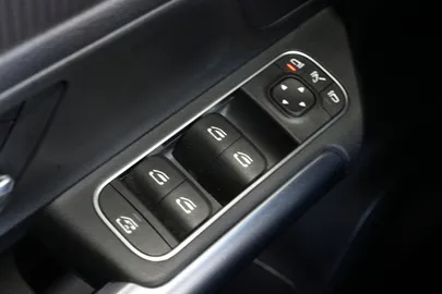 Car image 32
