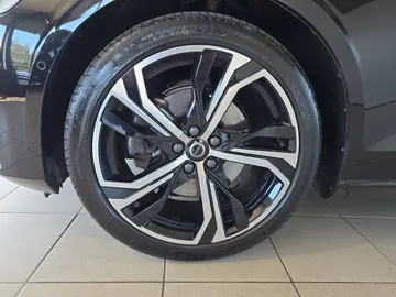 Car image 35