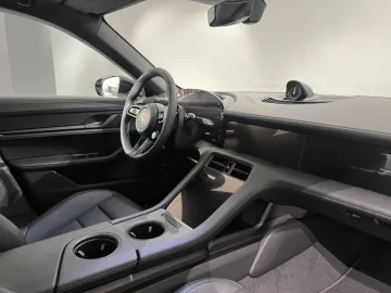 Car image 35