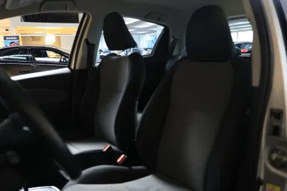 Car image 24