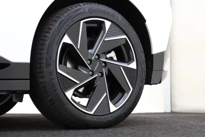Car image 39