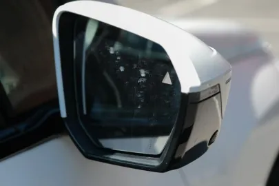 Car image 32