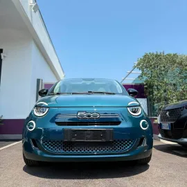 Car image 3