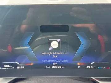 Car image 33
