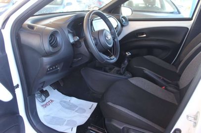 Car image 12