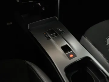 Car image 34