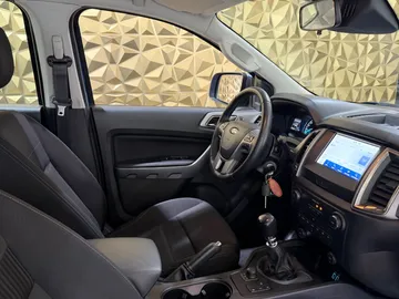 Car image 29