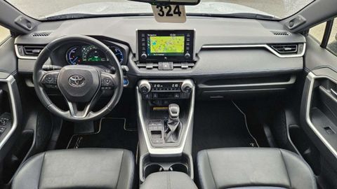 Car image 14