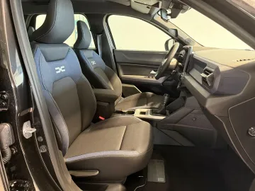 Car image 24