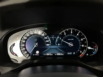 Car image 32