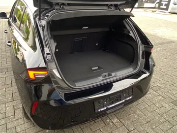 Car image 26