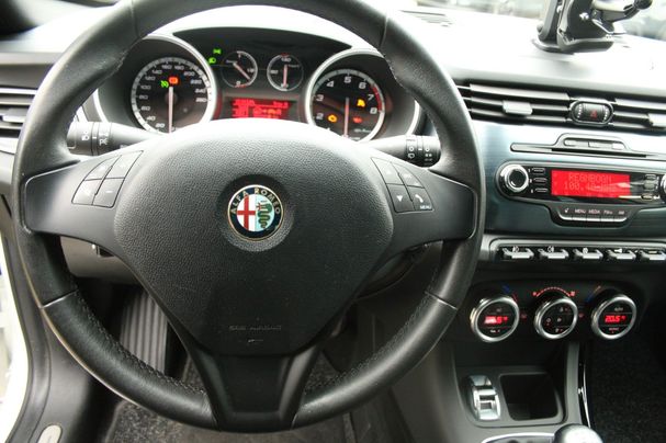 Alfa Romeo Giulietta 88 kW image number 15