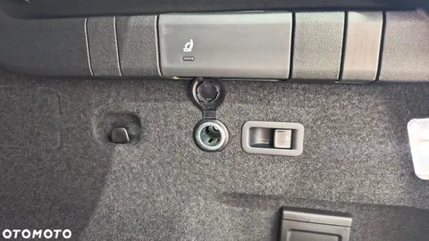 Car image 40