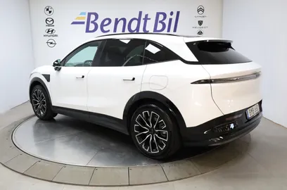 Car image 4