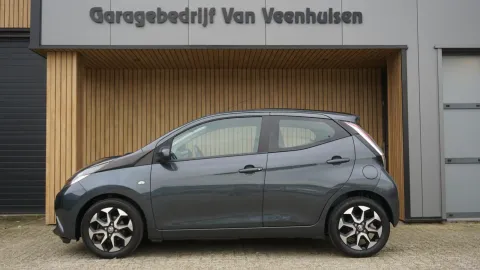 Car image 5