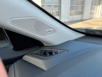 Car image 29