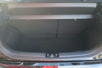 Car image 33
