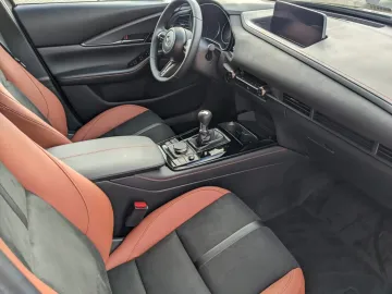 Car image 19