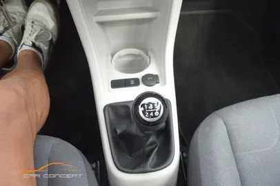 Car image 19