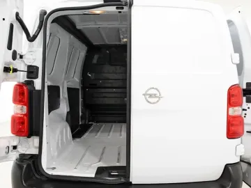 Car image 32