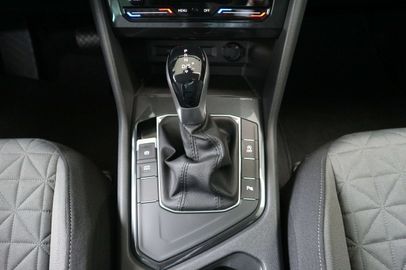 Car image 32