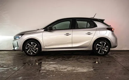 Car image 4