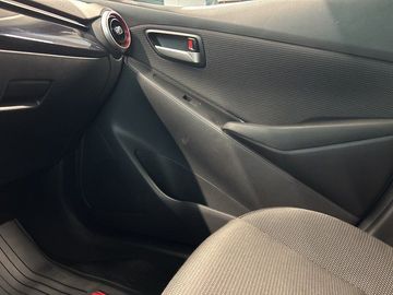 Car image 26