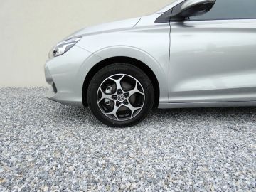 Car image 24
