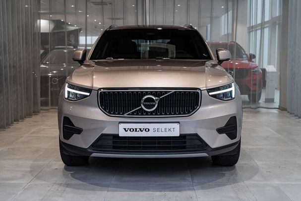 Volvo XC40 B3 Core 120 kW image number 3