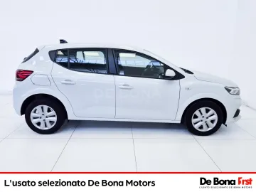Car image 3