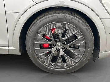 Car image 34