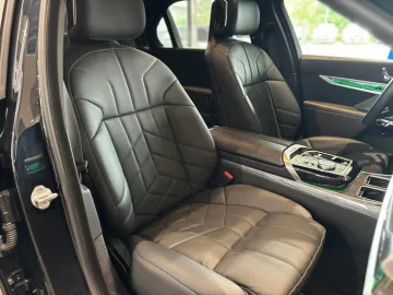 Car image 29
