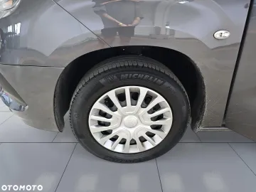 Car image 31