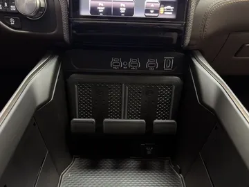 Car image 43