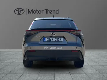 Car image 4