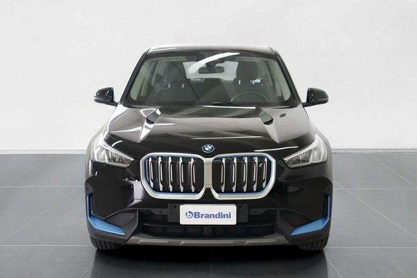 BMW iX1 xDrive30 200 kW image number 3