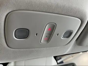 Car image 33