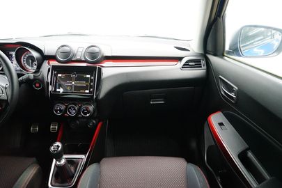 Car image 15