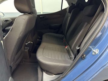 Car image 11