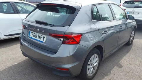 Car image 3