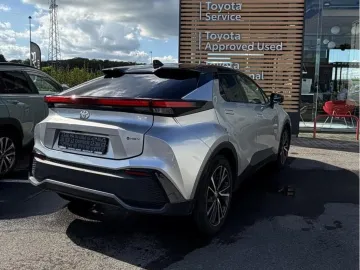 Car image 4