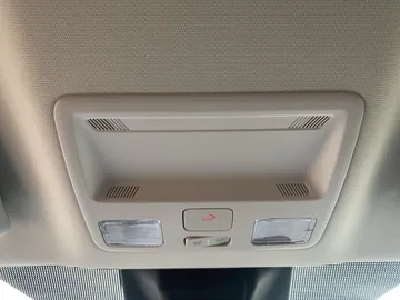Car image 32